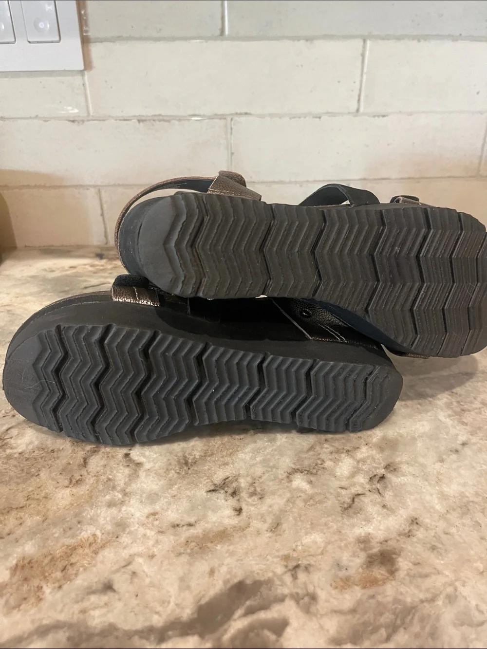 OTBT Wavy Platform Sandal Metallic and Black size 9.5